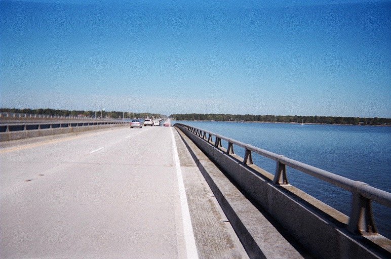 crossingthewrightmemorialbridgepeddlingandshootingphotosnoteasy2.jpg